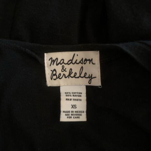 Madison & Berkeley Black Graphic Tank Top XS ‘Merci Beaucoup’ Script Print EUC - Picture 6 of 9